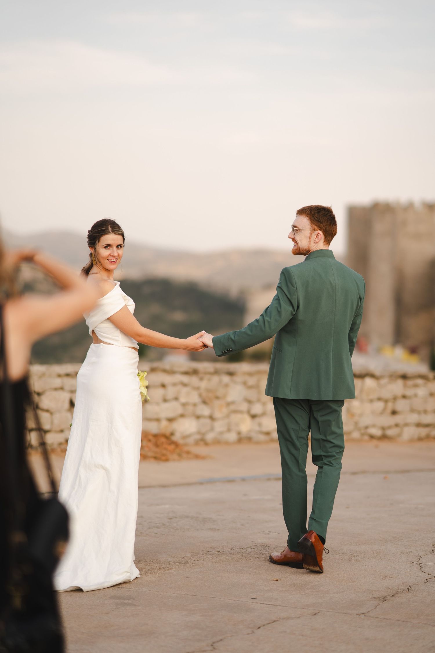 Il dietro le quinte di una fotografa di matrimoni a Padova che fotografa a due sposi in una cornice internazionale.