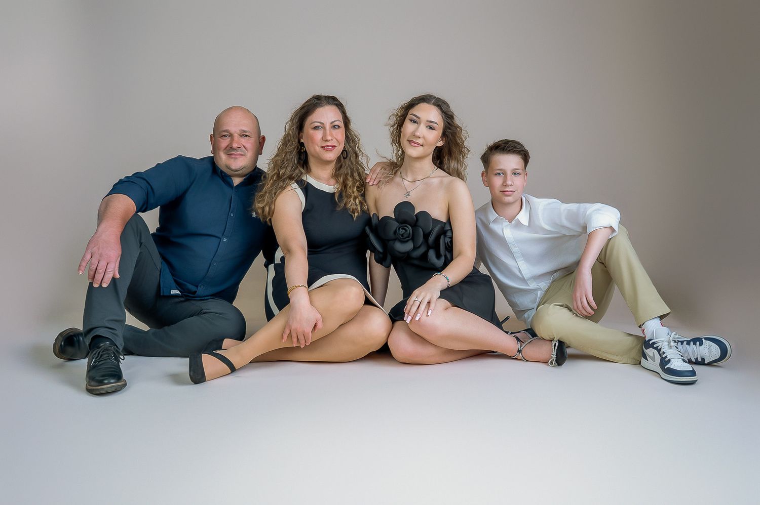 family photographer Wolverhampton, Wolverhampton family photography, family photoshoot Wolverhampton, professional family portraits