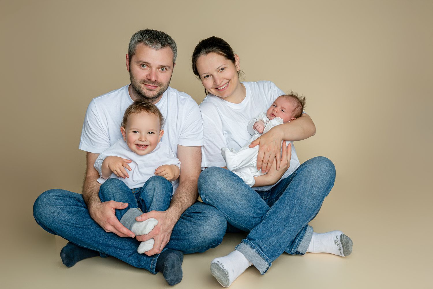 family photographer Wolverhampton, Wolverhampton family photography, family photoshoot Wolverhampton, professional family portraits