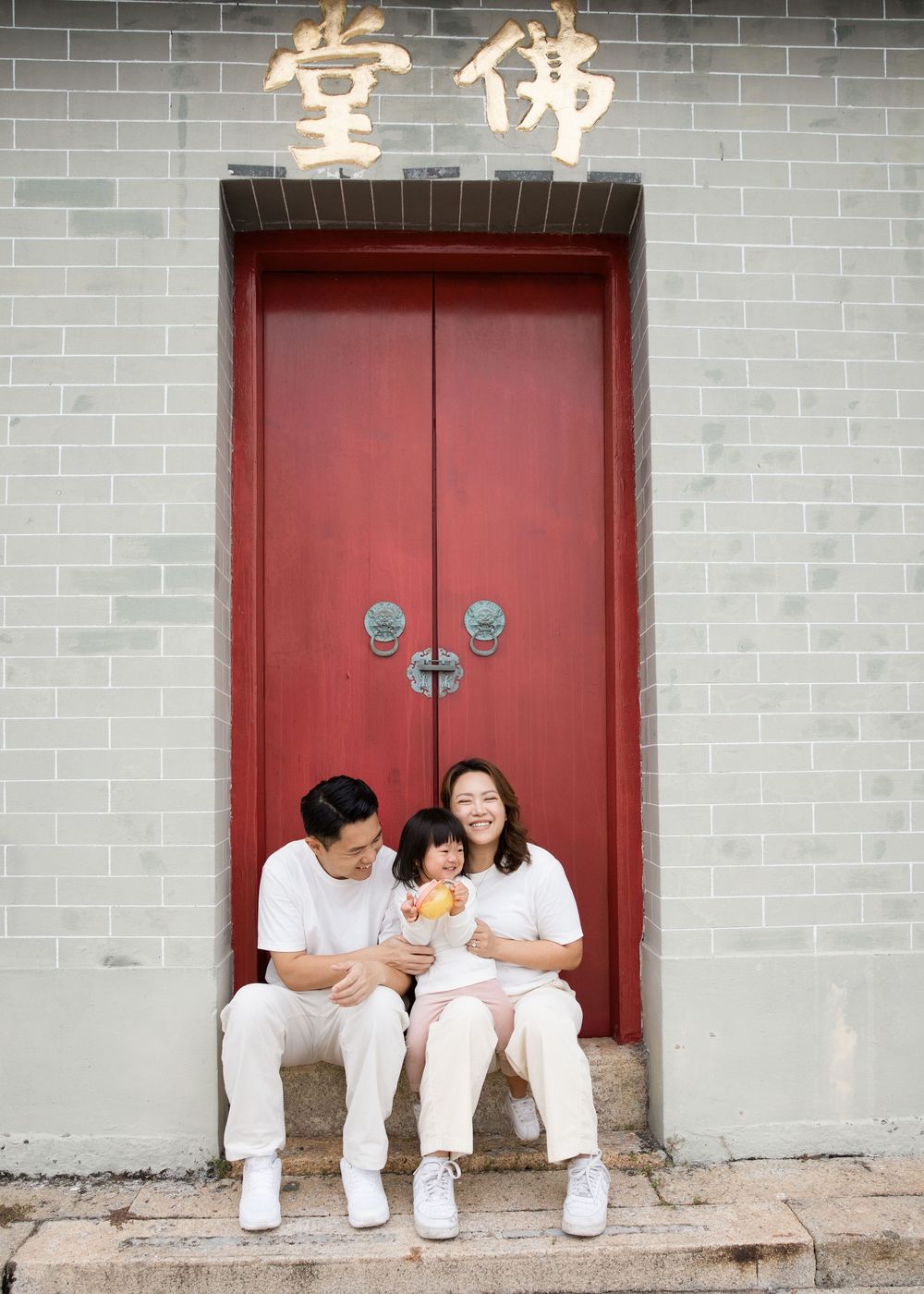 Hong Kong family photographer Lullaby Images lobster bay beach photo shoots