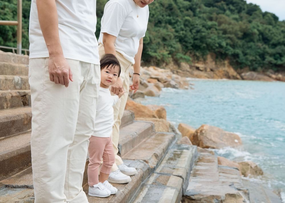 Hong Kong family photographer Lullaby Images lobster bay beach photo shoots