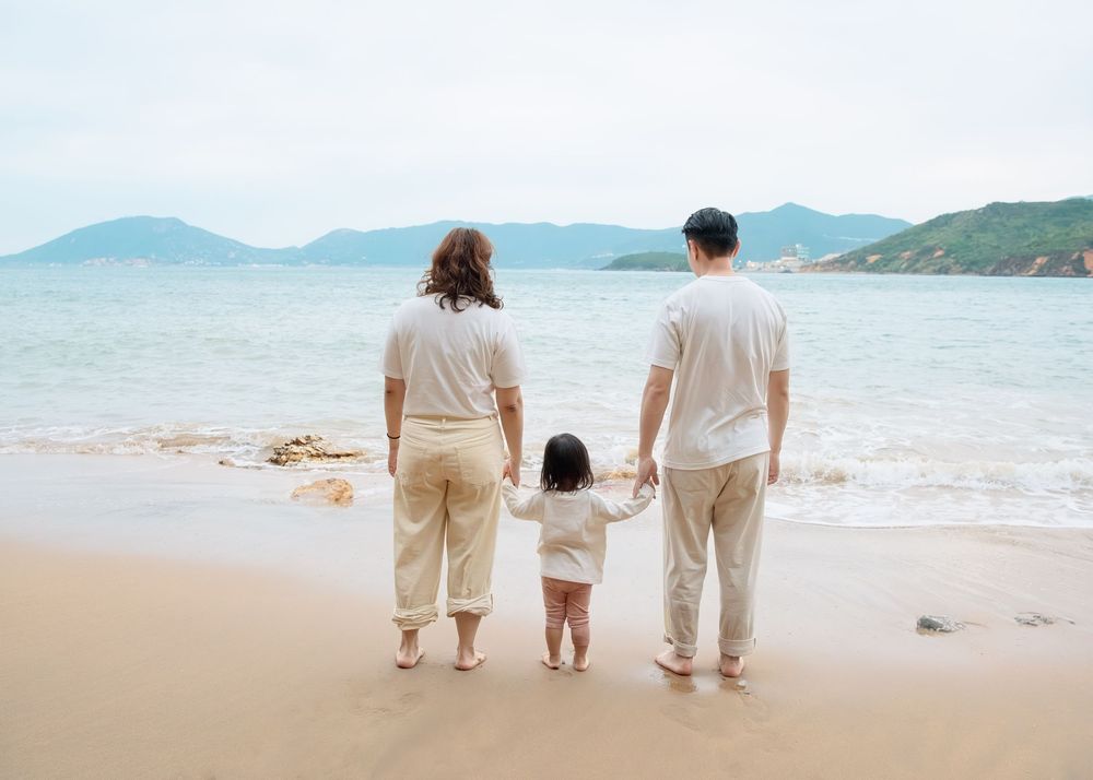 Hong Kong family photographer Lullaby Images lobster bay beach photo shoots