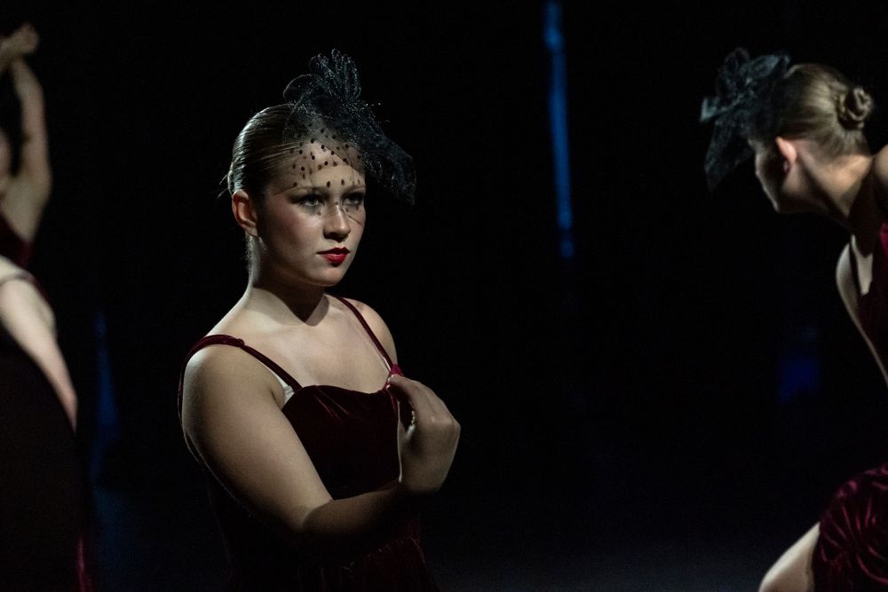 portrait d'une danseuse pris lors d'un reportage photo depuis les coulisses de spectacle de danse