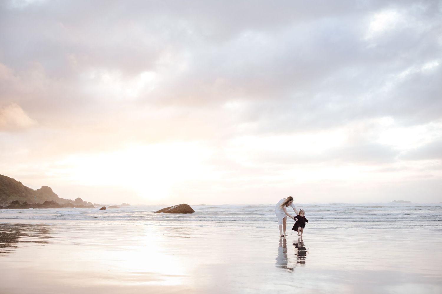 Westport photographer, Natural portraits
Golden hour photography, West Coast family photography, fun relaxed photoshoot, motherhood, love
