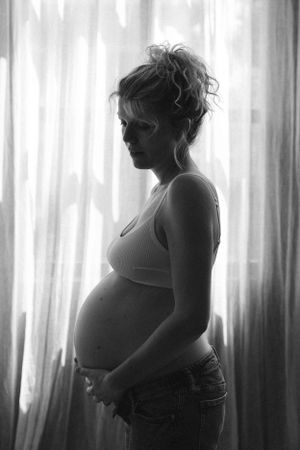 Portret vrouw, creatief portret. Zwangerschapsfotografie. Zwangerschap in Beeld. Newborn. Intiem. Boudoir fotografie. Kunst.