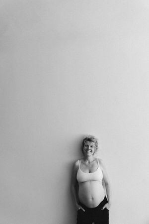 Portret vrouw, creatief portret. Zwangerschapsfotografie. Zwangerschap in Beeld. Newborn. Intiem. Boudoir fotografie. Kunst.