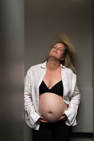 Portret vrouw, creatief portret. Zwangerschapsfotografie. Zwangerschap in Beeld. Newborn. Intiem. Boudoir fotografie.