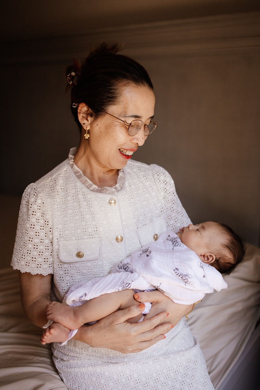 Los Gatos Newborn and Family Photographer Cindy Tucey does in-home lifestyle newborn photography session
