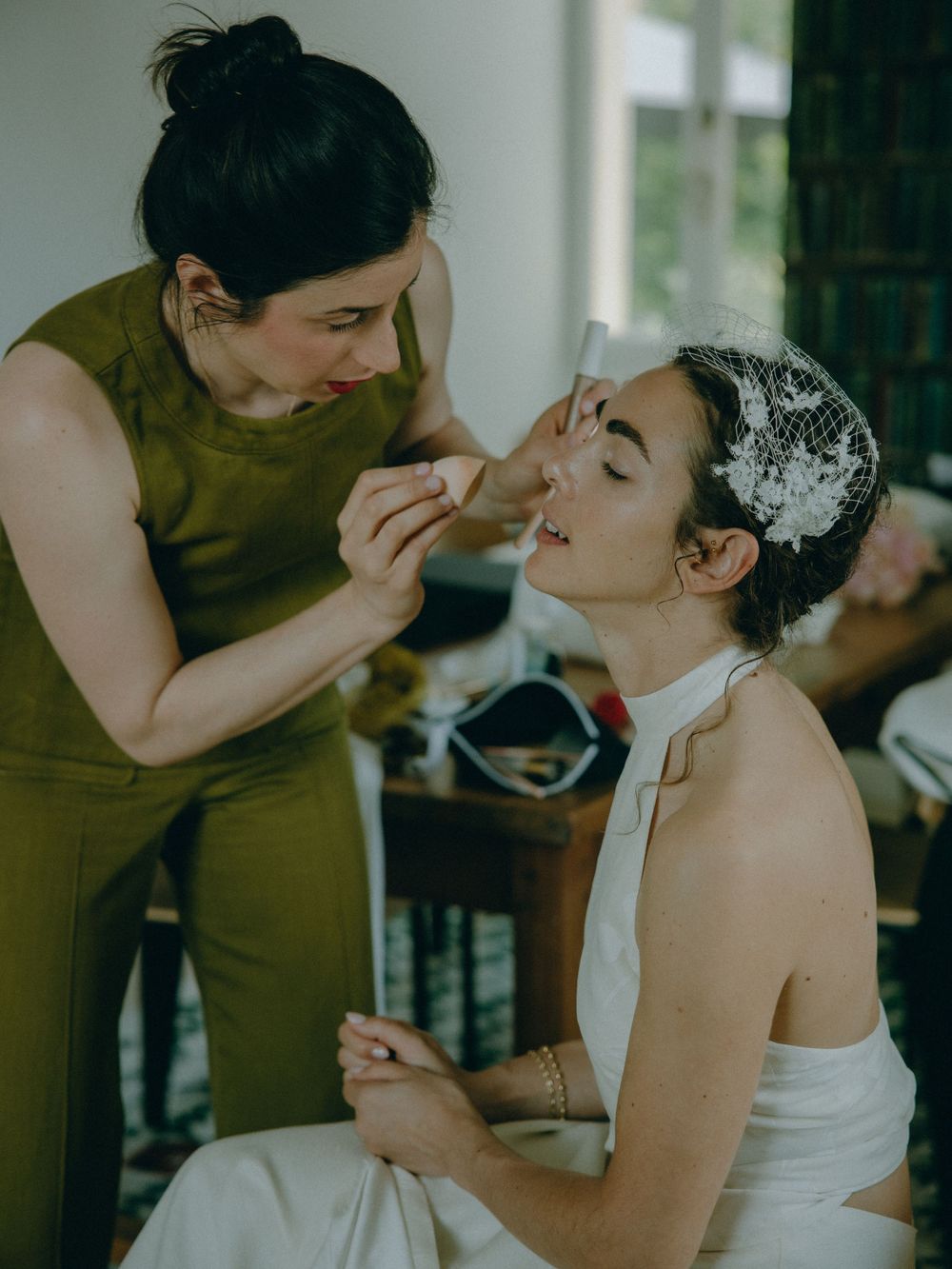 Découvrez le mariage unique de Lucile & Paul à l'Église Saint-Sulpice-de-Favières, capturé avec élégance par Julie Fox Photography