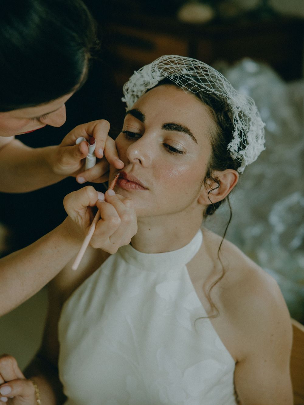 Découvrez le mariage unique de Lucile & Paul à l'Église Saint-Sulpice-de-Favières, capturé avec élégance par Julie Fox Photography