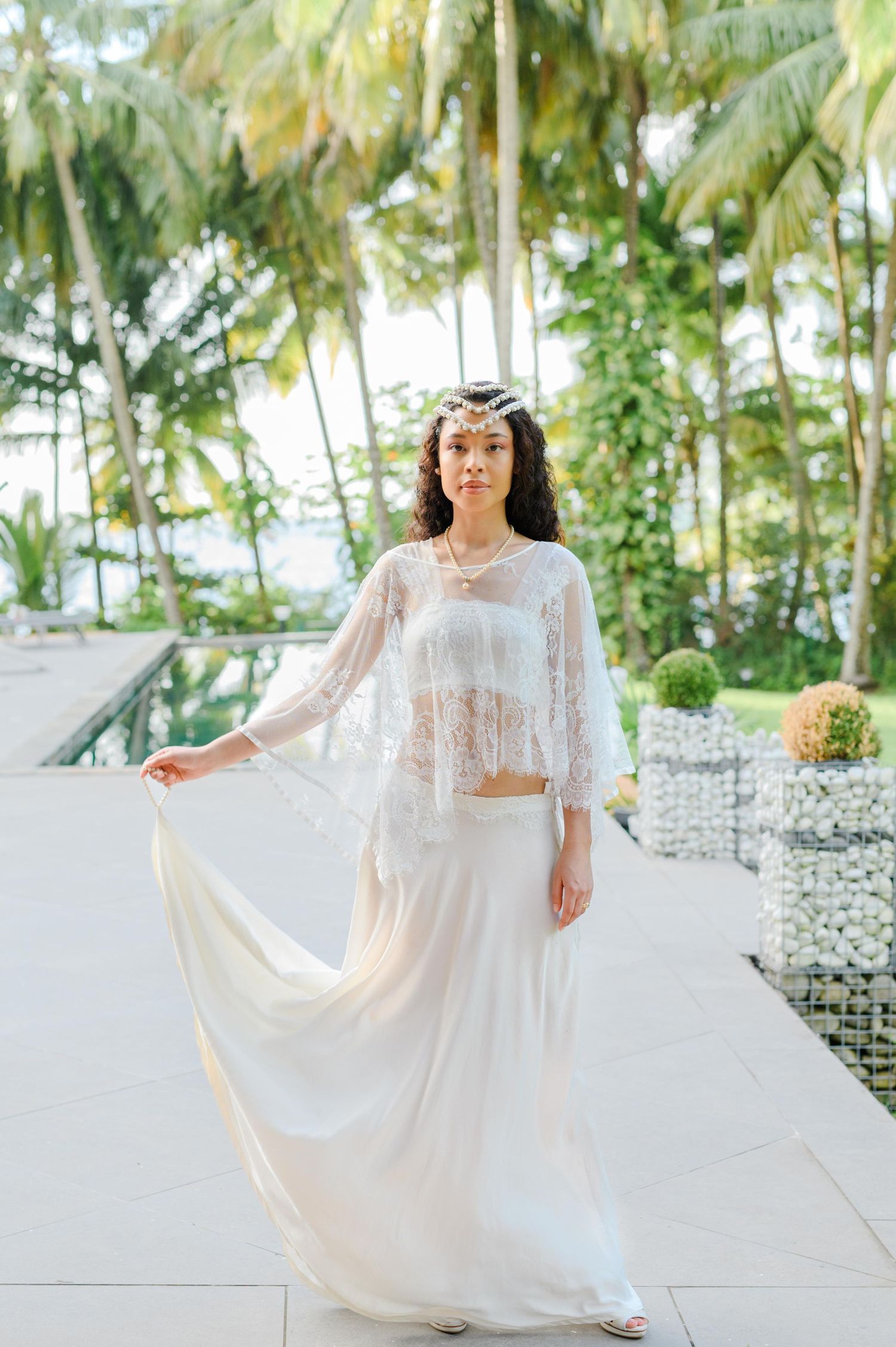 Portrait d'une mariée en contre jour à l'habitation Anse Couleuvre en Martinique