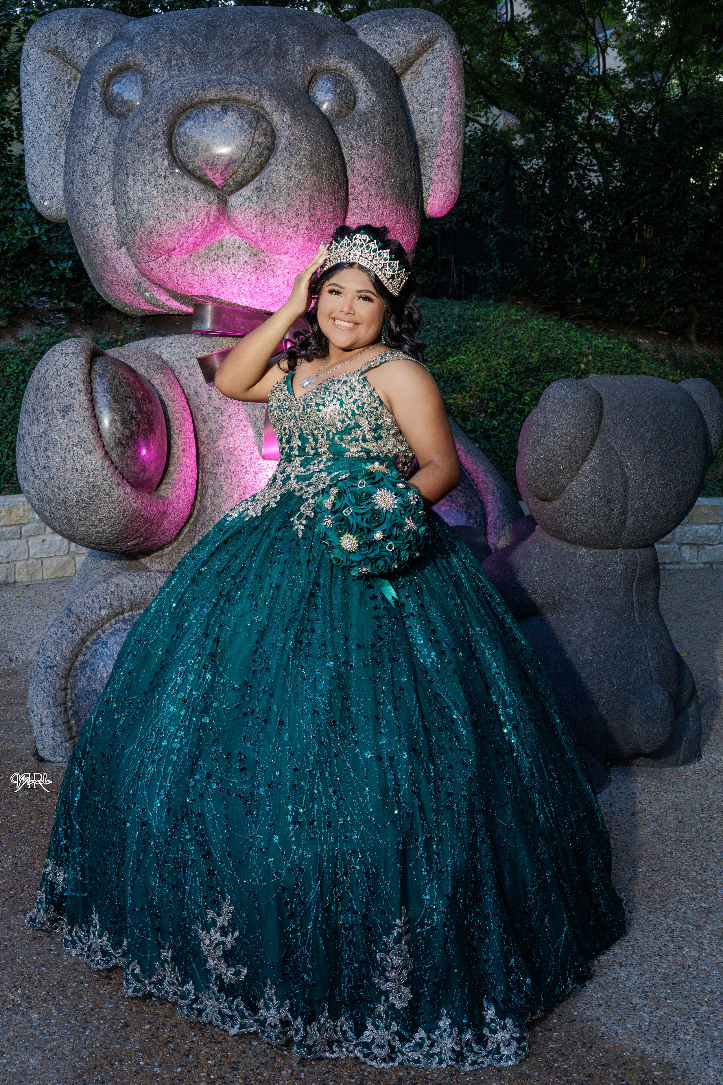Dallas photography and video for Quinceañeras
 - R & R Marcelo DFW