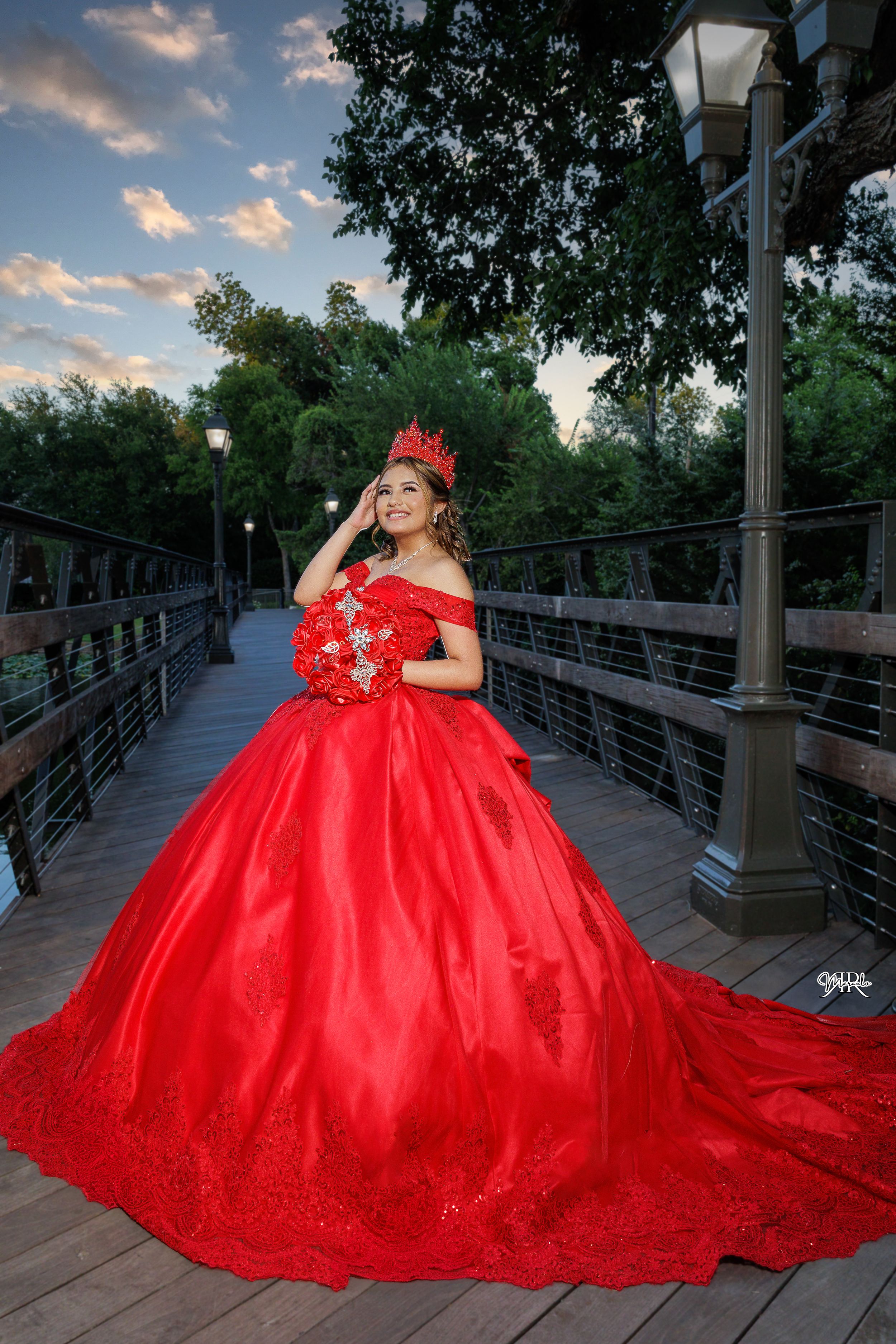 Dallas photography and video for Quinceañeras
 - R & R Marcelo DFW