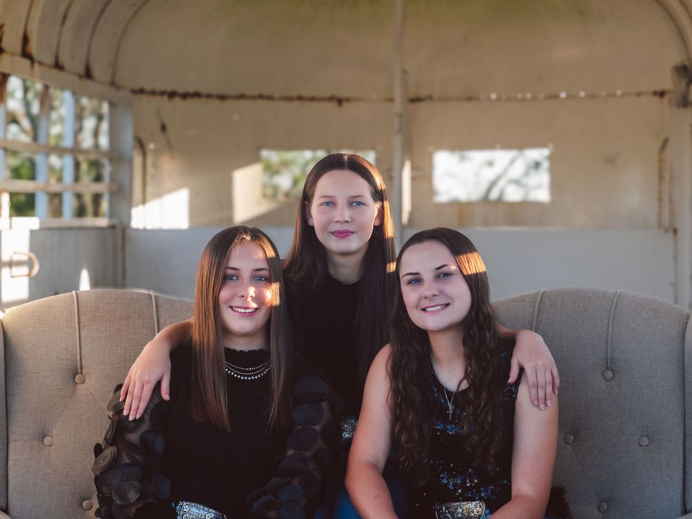 Family poses idea for a mini session.