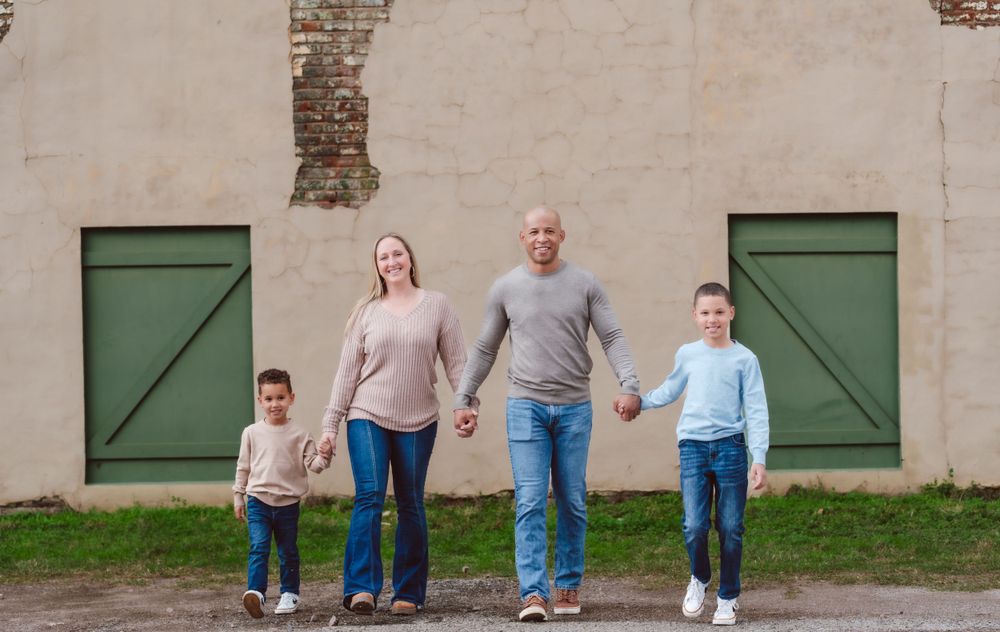 Walking family photo pose idea.