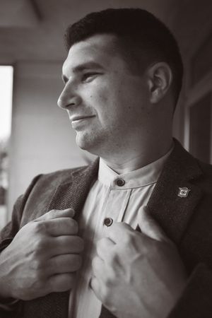 groom portrait