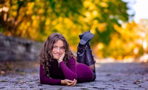 Her senior year deserves portraits this perfect — clean colors, beautiful posing, and memories captured forever