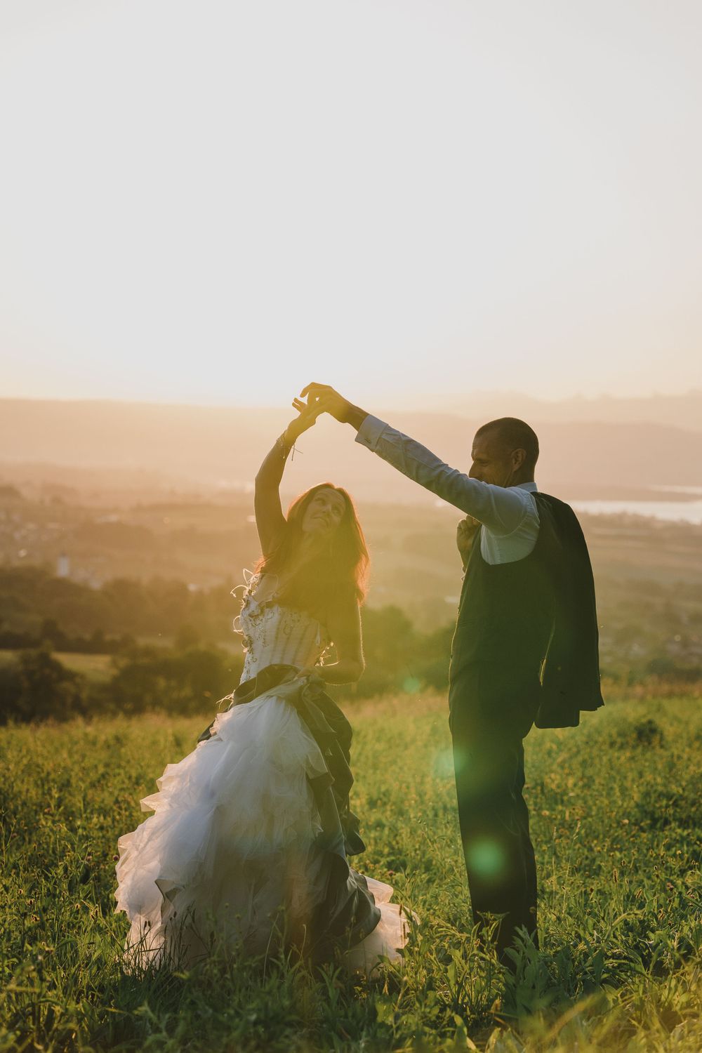 photographie de couple amour lien nature lever de soleil montagne
