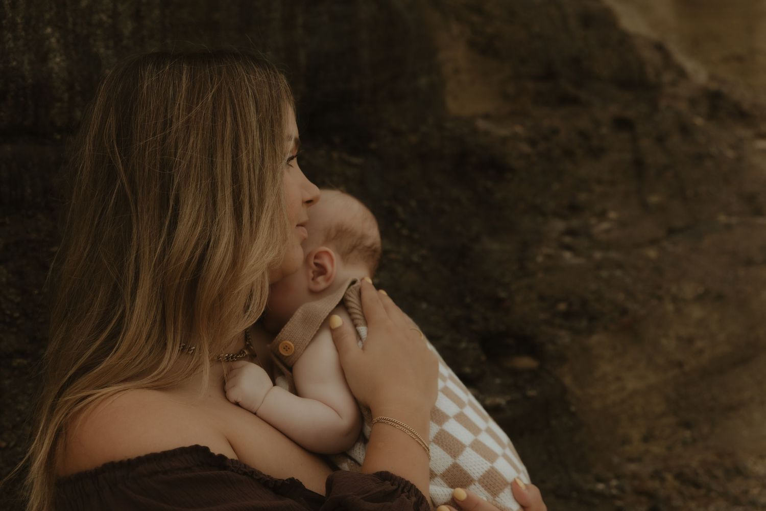 boho lifestyle photographer capturing raw real moments. based in lake Macquarie nsw, servicing the central coast and New