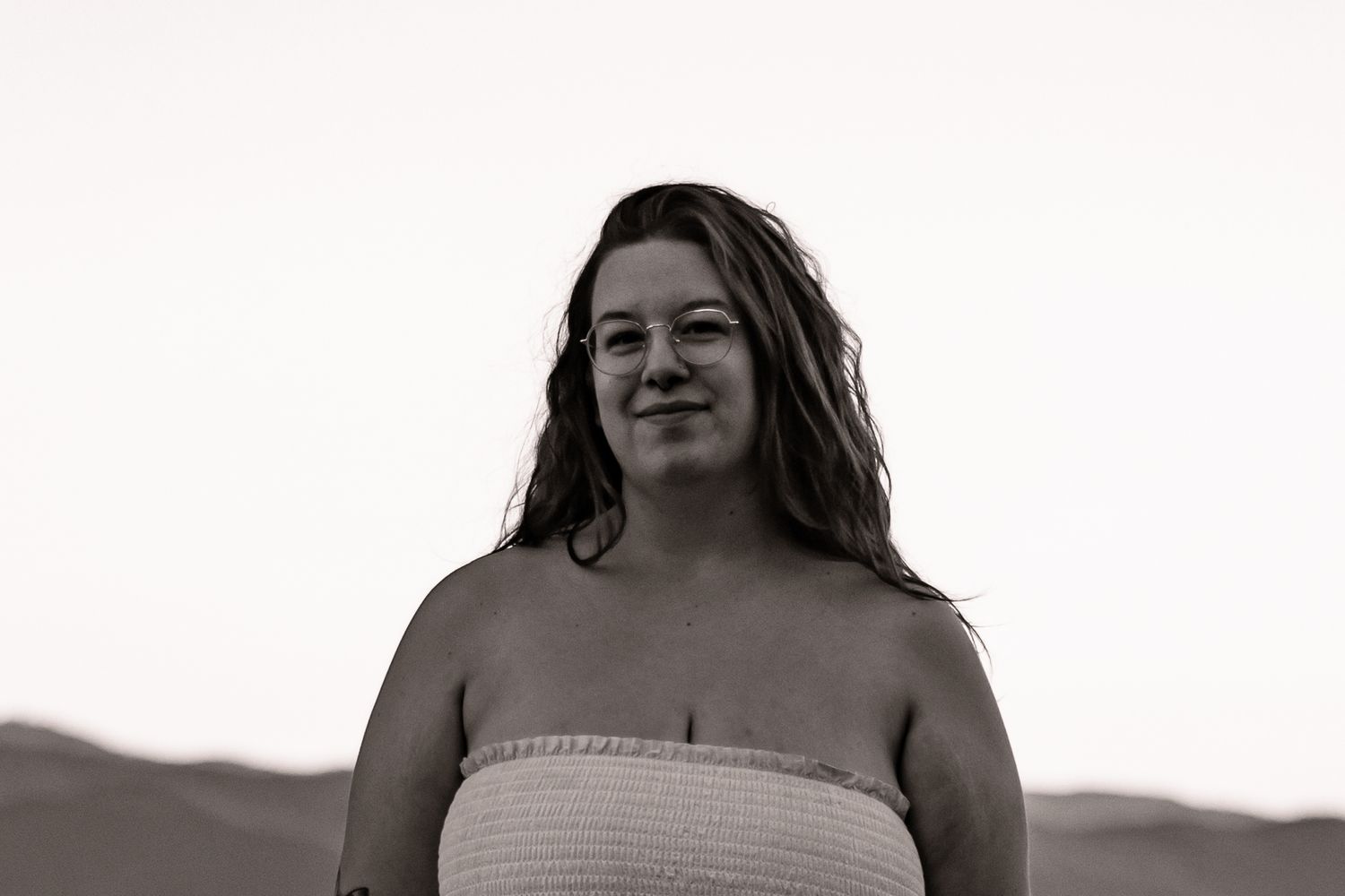 Black and white portrait of Bo K Photography owner, Autumn Kennelly in the mountainside. Photographed by Buckskin Beauty Photography.