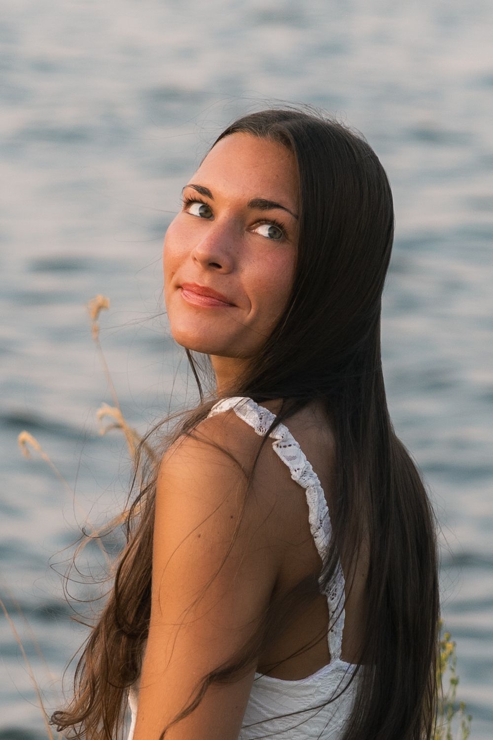 madison wi high school senior photographer governor nelson state park beach lake mendota water golden hour aesthetic white dress waunakee