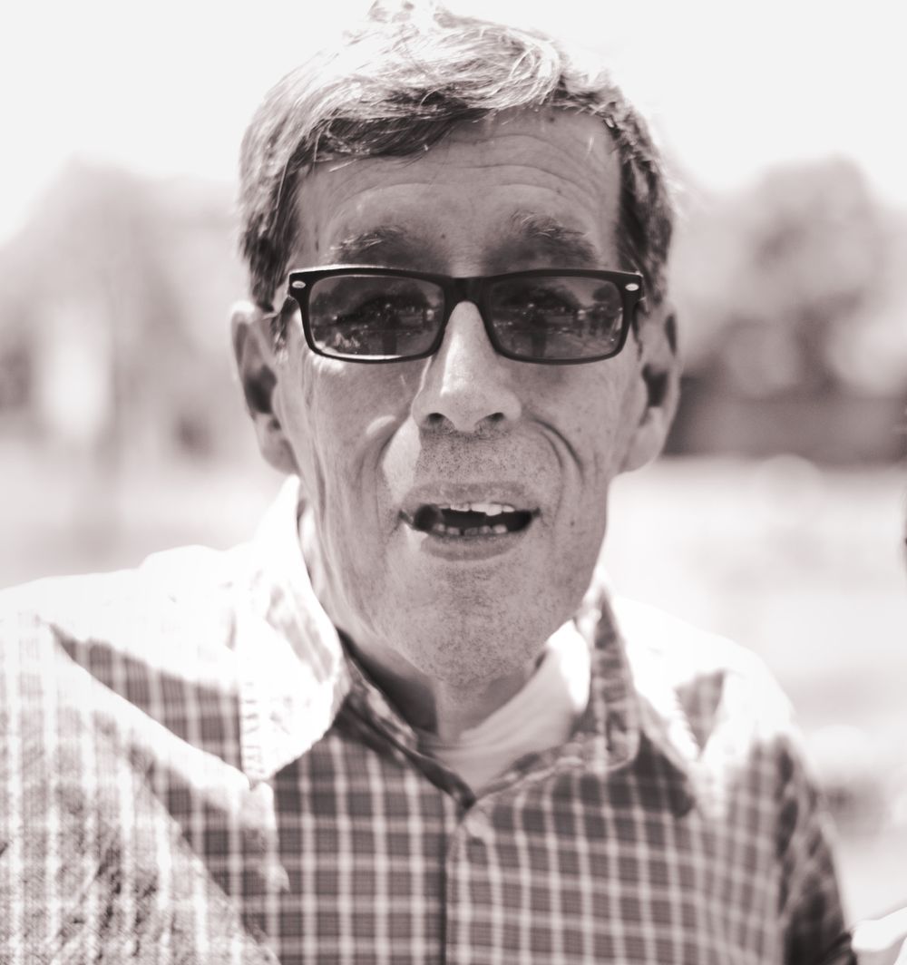 Black and white portrait of man smiling with sunglasses