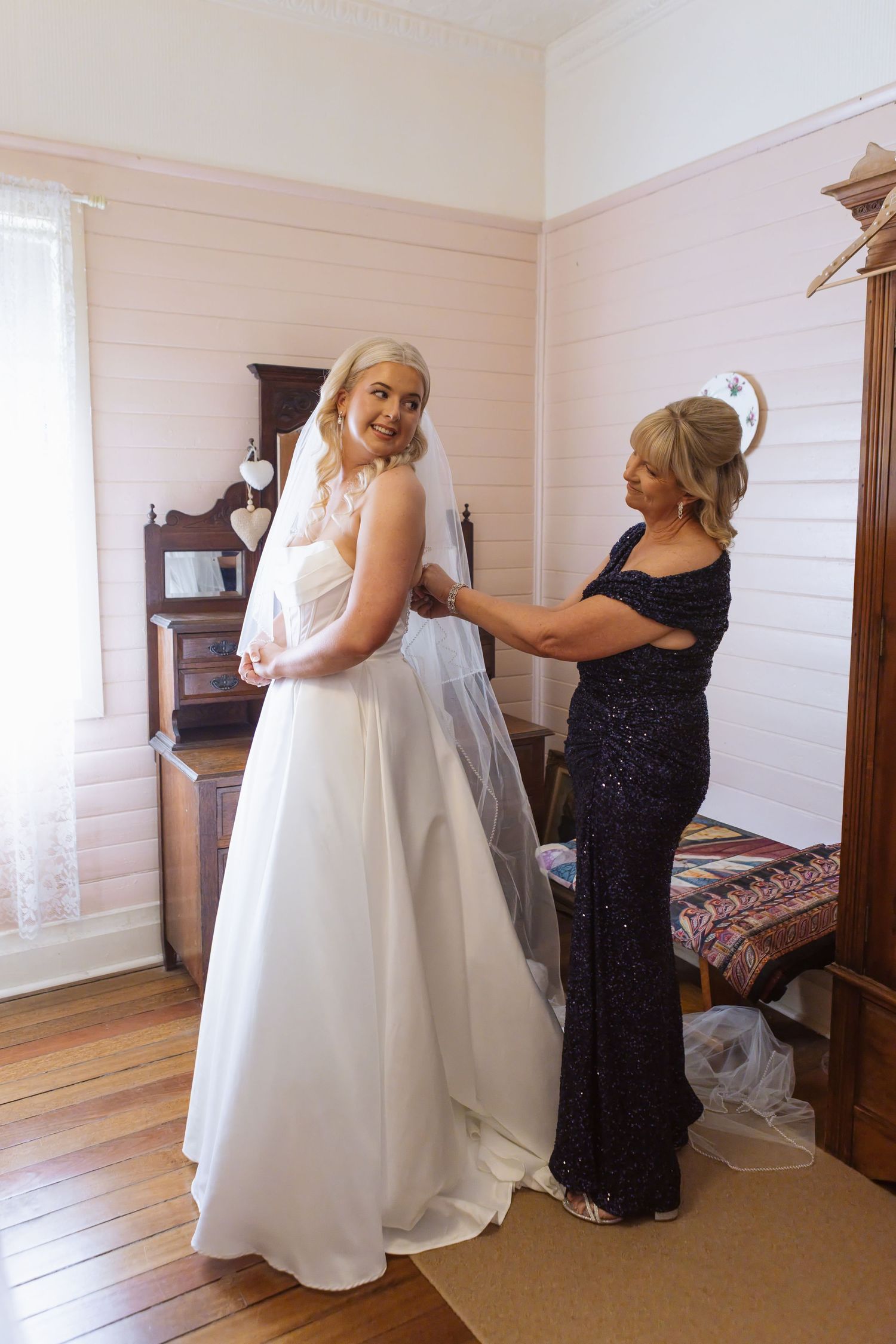 Jess and Lachie’s getting ready photos at Dungog wedding in Hunter Valley NSW