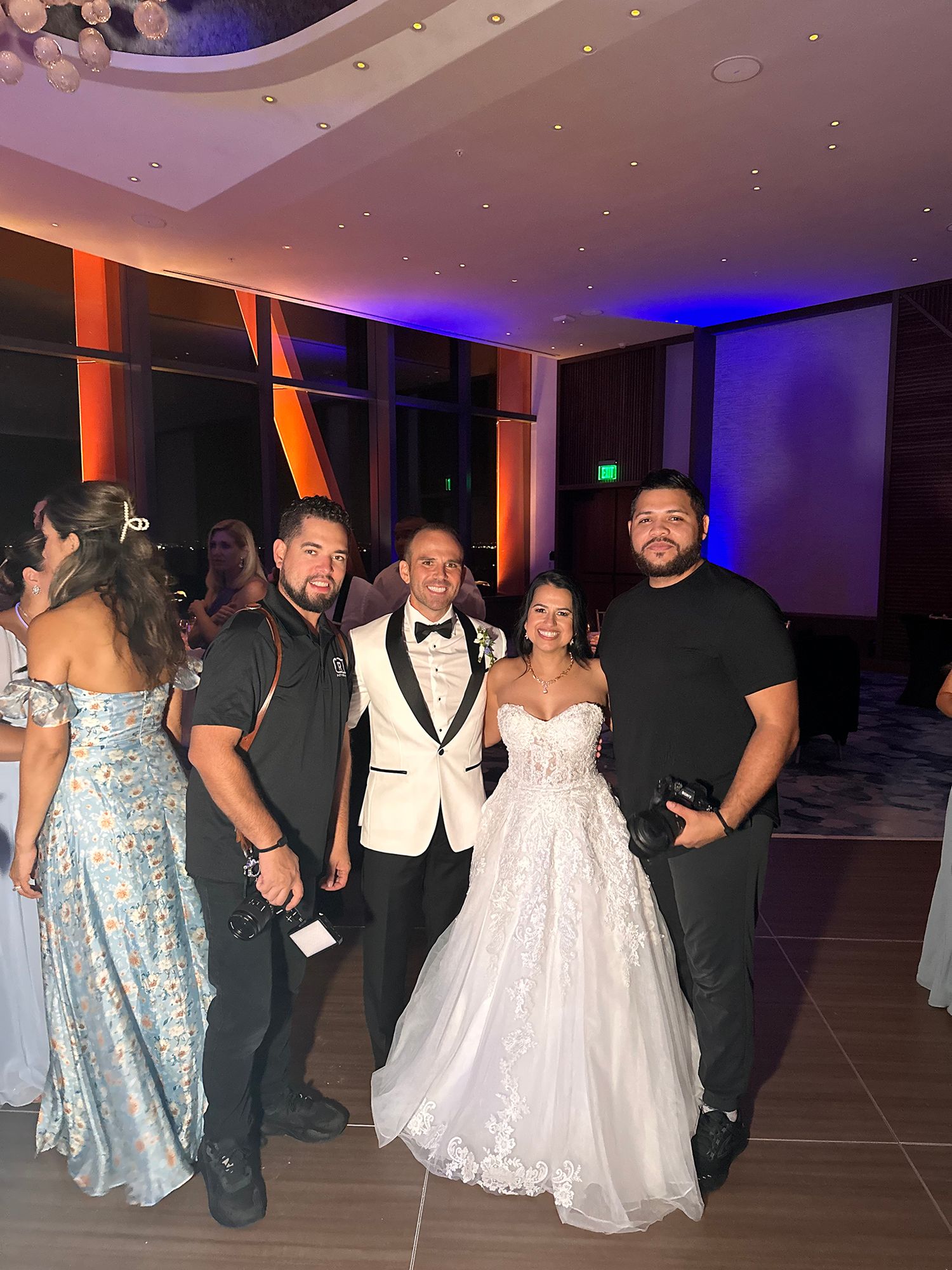 Ray Alvarez fotografo de bodas Orlando con Anisa y Nick recepcion de boda Florida