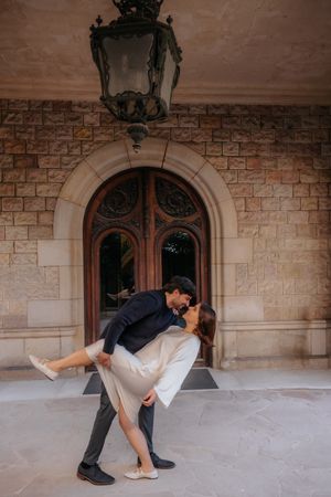 Intimate couple sharing a tender hug in front of the historic palace at Jardin Julio Munoz during a morning shoot