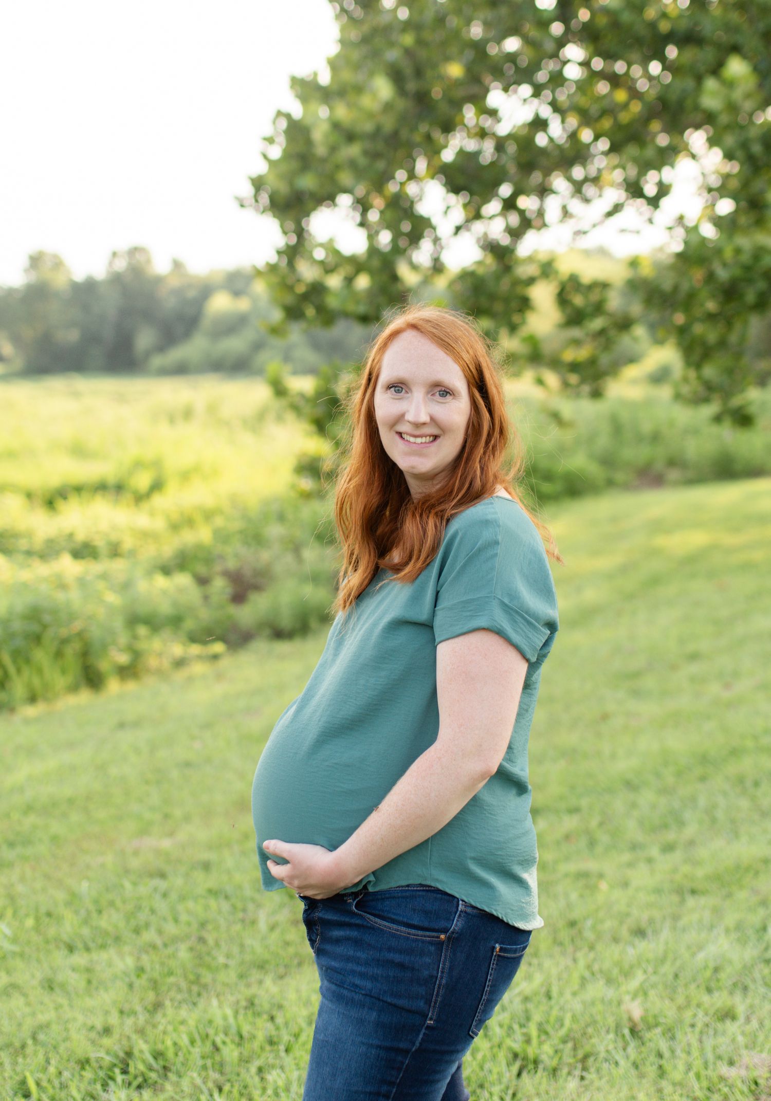 ofallon maternity photographer with mom holding bump