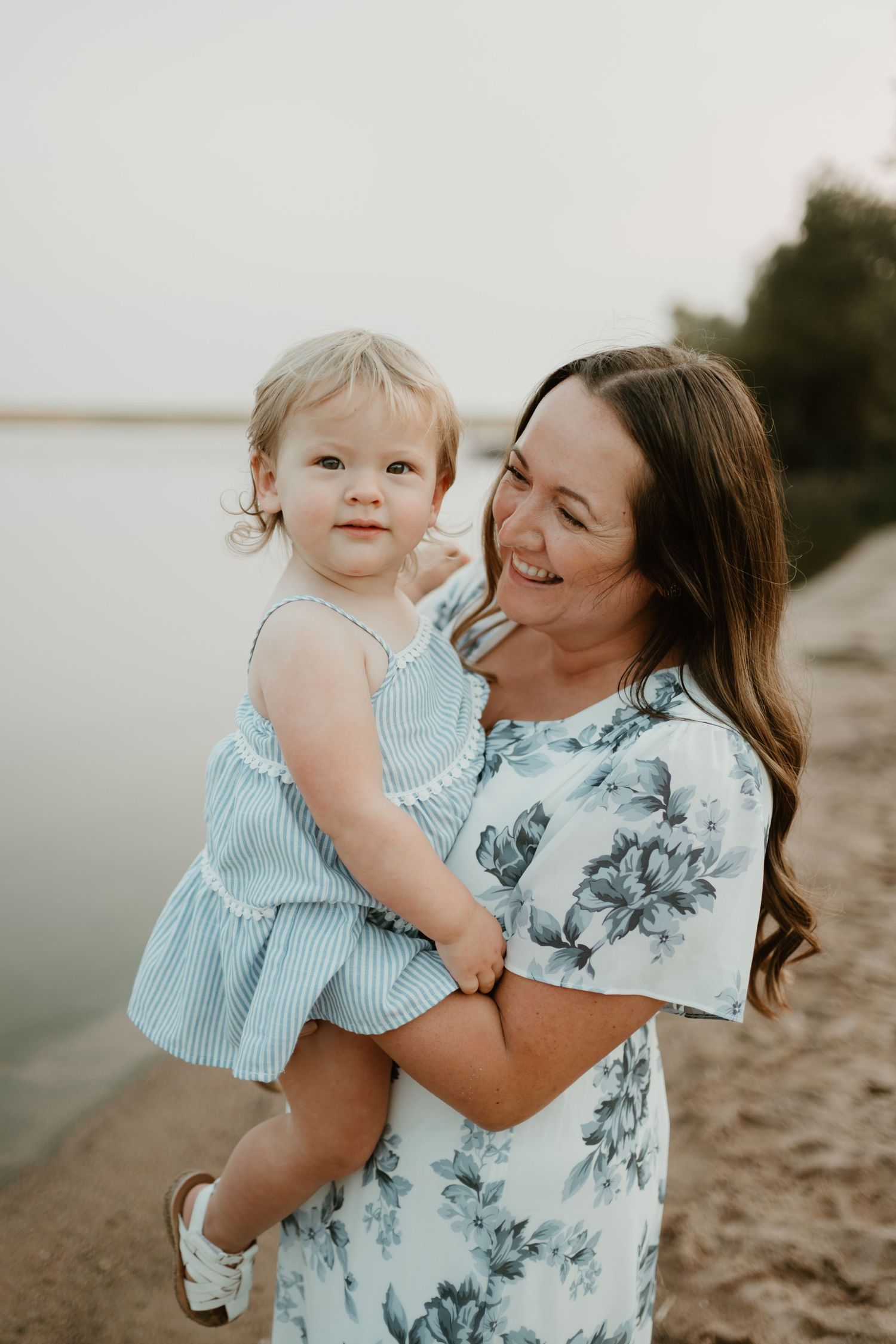 Weyburn family photographer Nickle Lake photographer