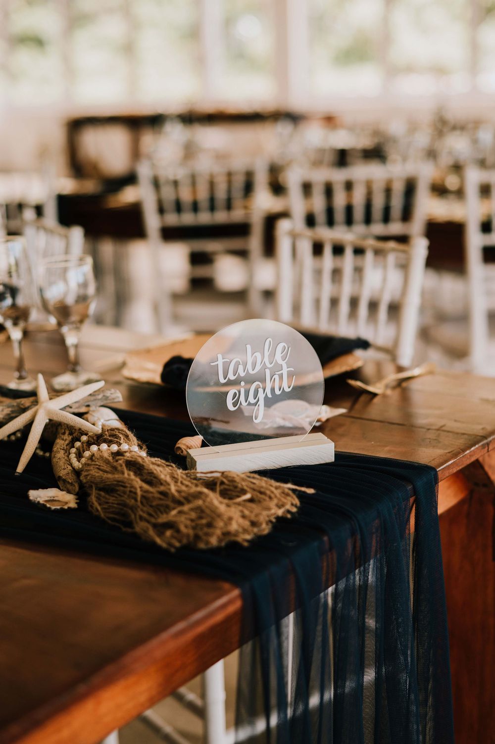 Ocean-inspired wedding décor in elegant shades of blue, gold, and brown, featuring coastal details and sophisticated style