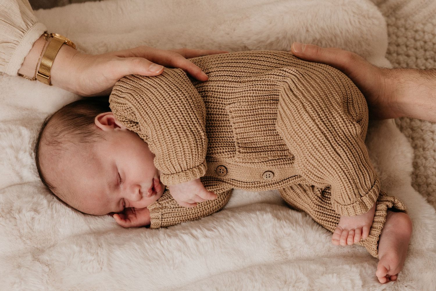 Newbornfotoshoot, newborn fotografie, close-up babyfoto's, beste babyfotograaf Limburg, studiofotoshoot newborn, newbornfoto's Limburg.