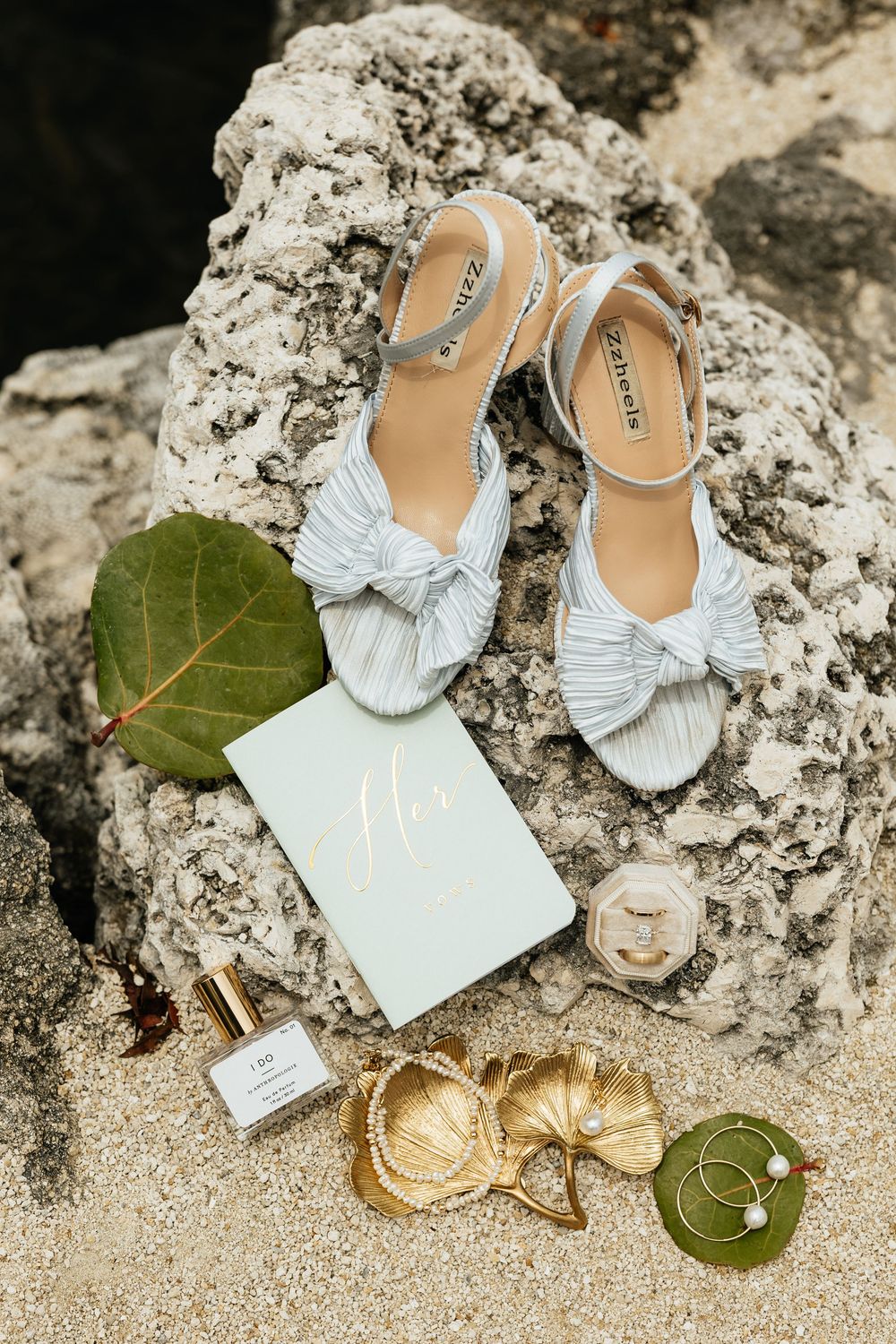Dolphin Point Villas Wedding in Key Largo, Florida. South Florida Wedding Photographer, Coastal Key Largo Wedding - Lindsay McDow Photo