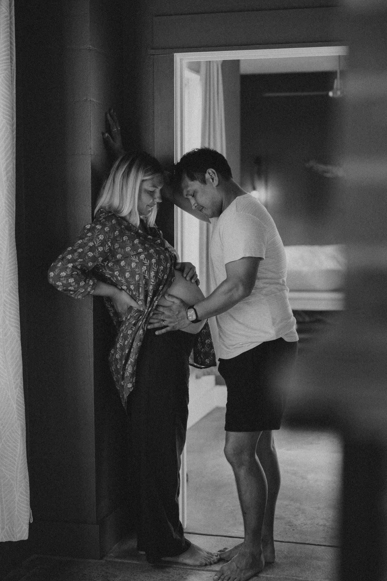 In home cozy maternity session on Kauai