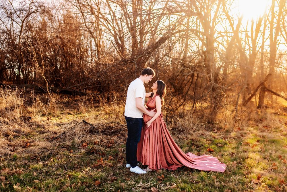 Outdoor Maternity session with couple in Fort Wayne Indiana