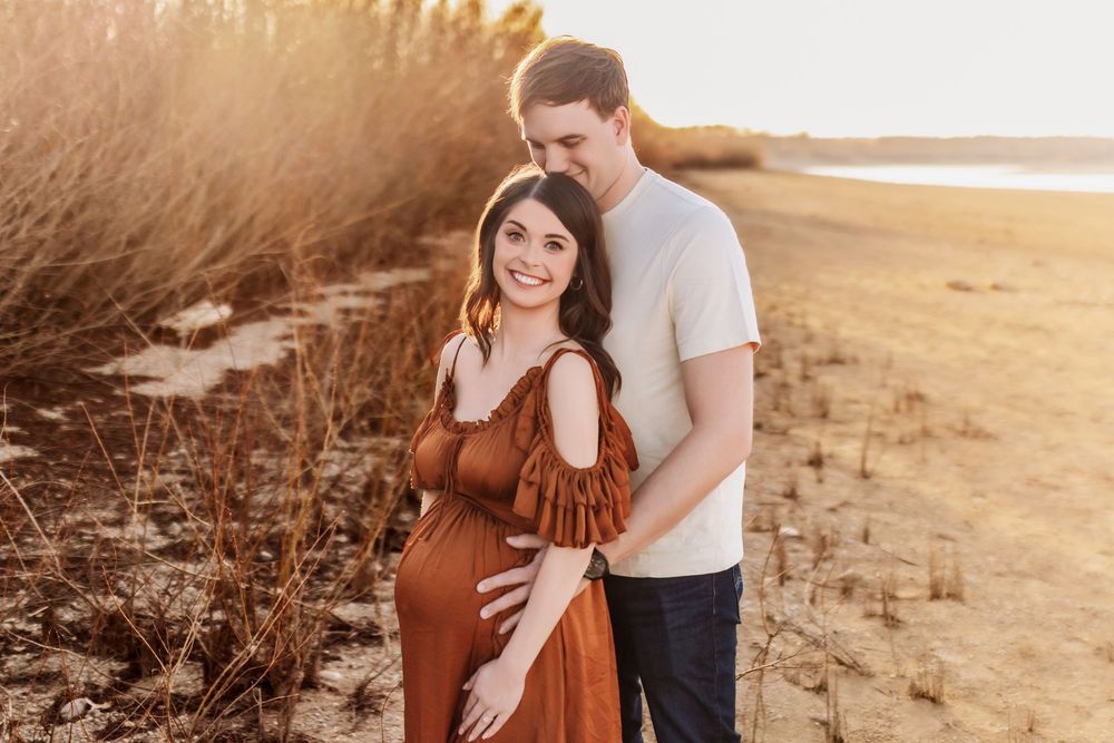 Outdoor Maternity session with couple in Fort Wayne Indiana