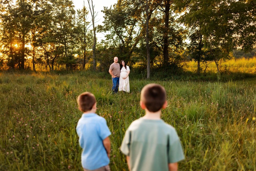 Outdoor Maternity Family Photoshoot in Marion Indiana