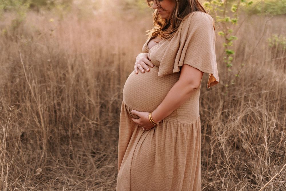 Outdoor Maternity Photoshoot in Marion Indiana