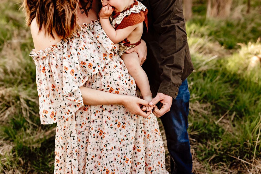 Fort Wayne Storytelling outdoor family photoshoot in Fort Wayne Indiana