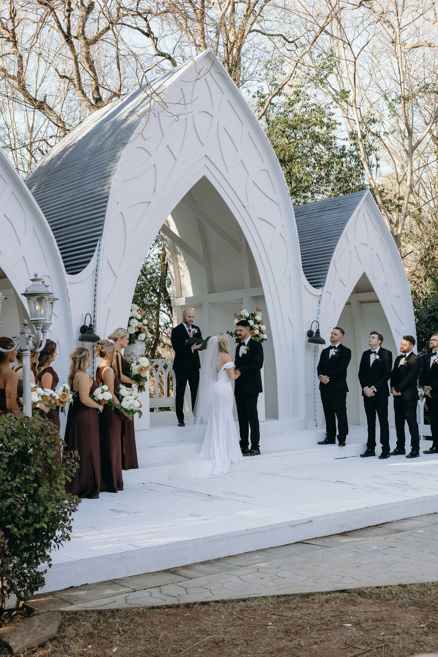 Outdoor February wedding ceremony in Georgia.