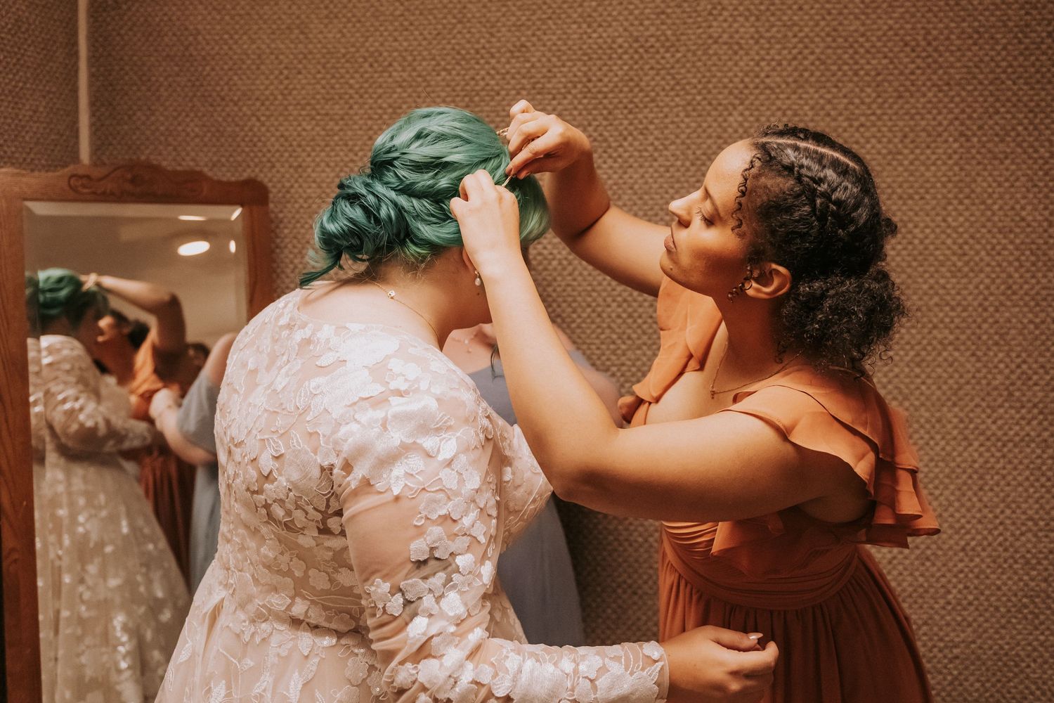 A bridesmaid adjusts the bride’s headband. Small weddings in New Mexico. Intimate wedding venues. Albuquerque Garden Center weddings. ABQ