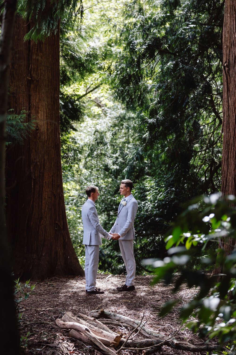 Wedding couple in the woods at the Ravenswood