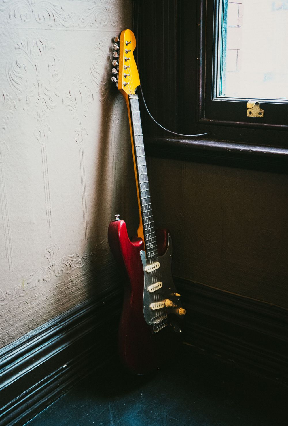 rock n roll electric guitar wedding prop, wedding band, wedding live music, detail wedding shots