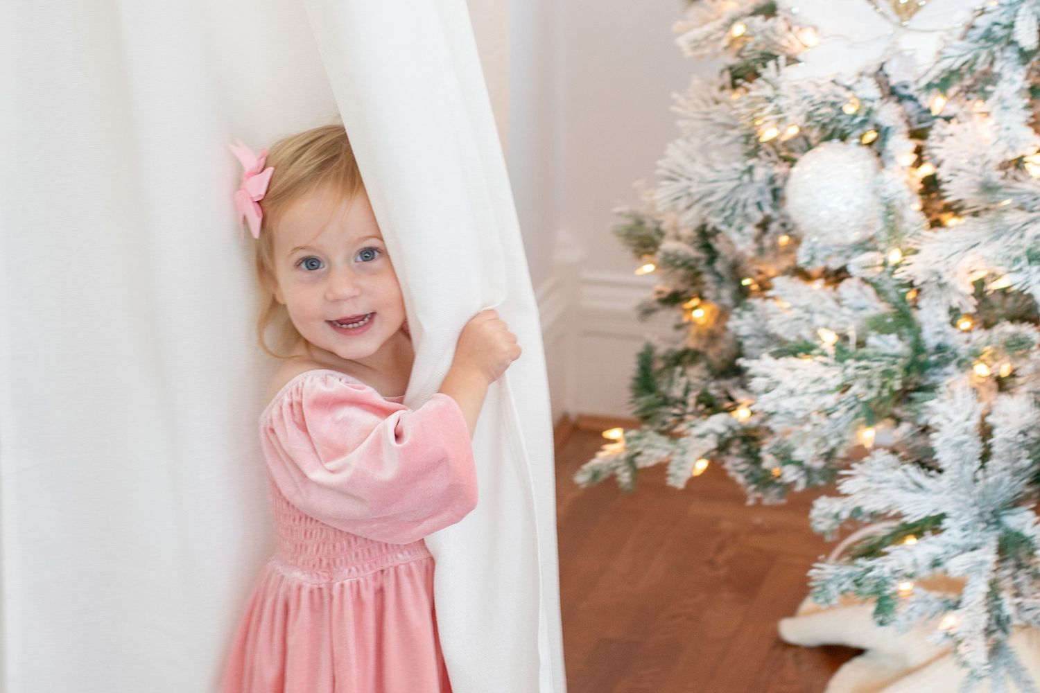 christmas seasonal holiday photoshoots luxury high end beautiful photos quick turn around retouched crisp true to color editing cincinnati