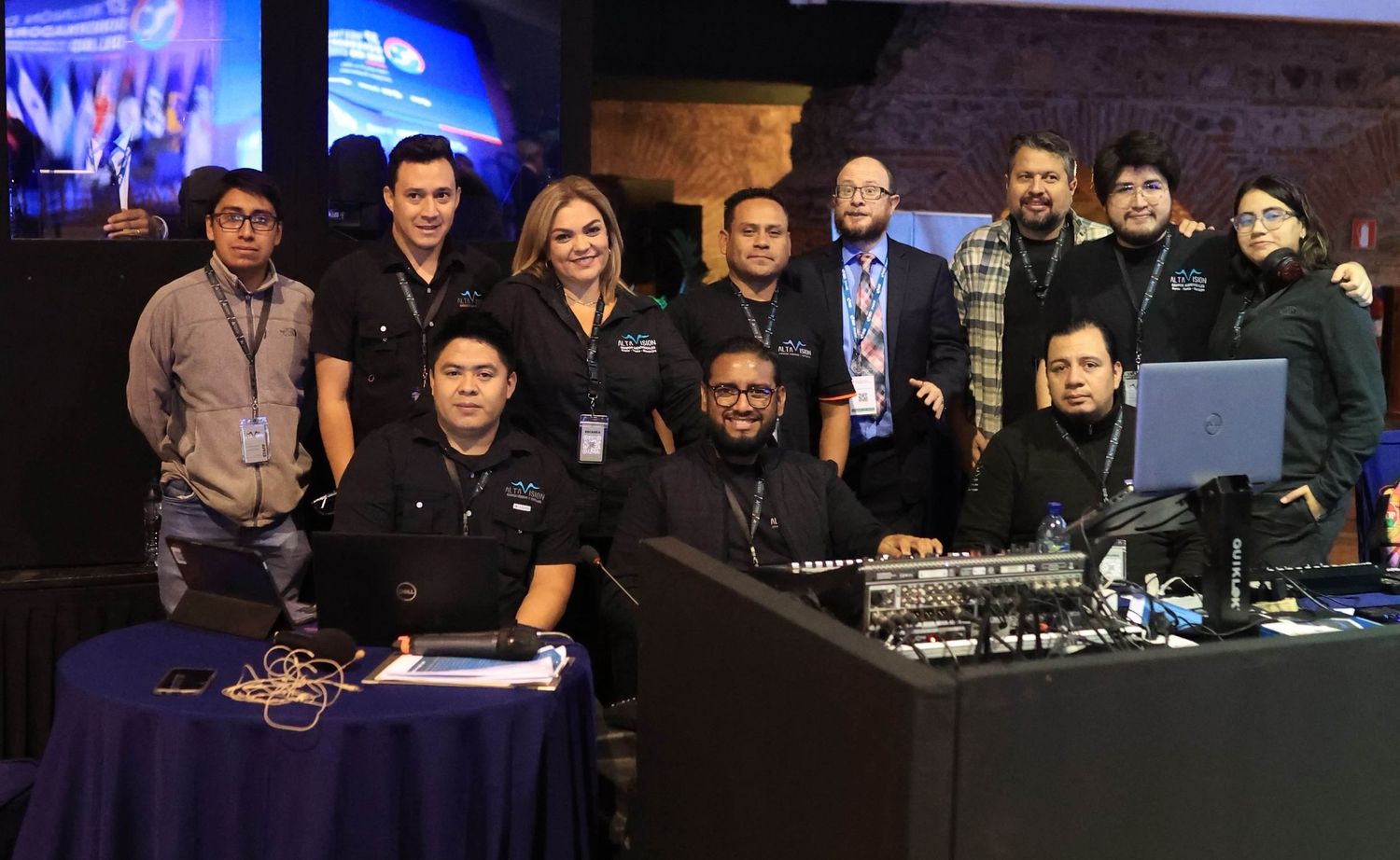 Streaming, interpretación simultánea y montaje audiovisual en Guatemala y Antigua. Garantizamos conexión con internet bonding.