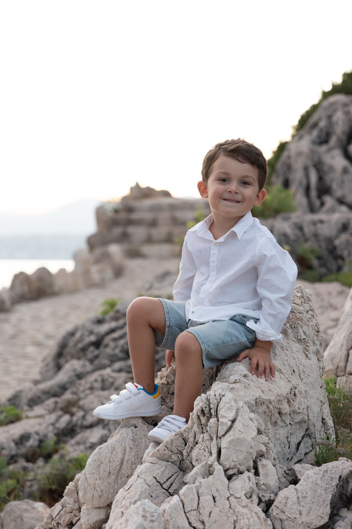 Séance photo enfant au coucher de soleil dans les Alpes-Maritimes