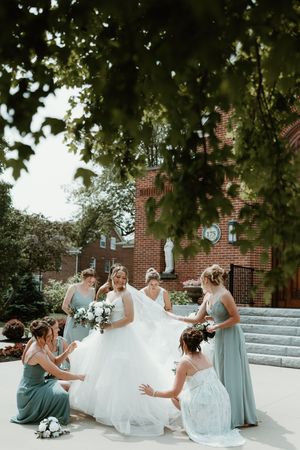 OHIO WEDDING PHOTOGRAPHER Editorial Cinematic Moody natural Earthy wedding photography genuine