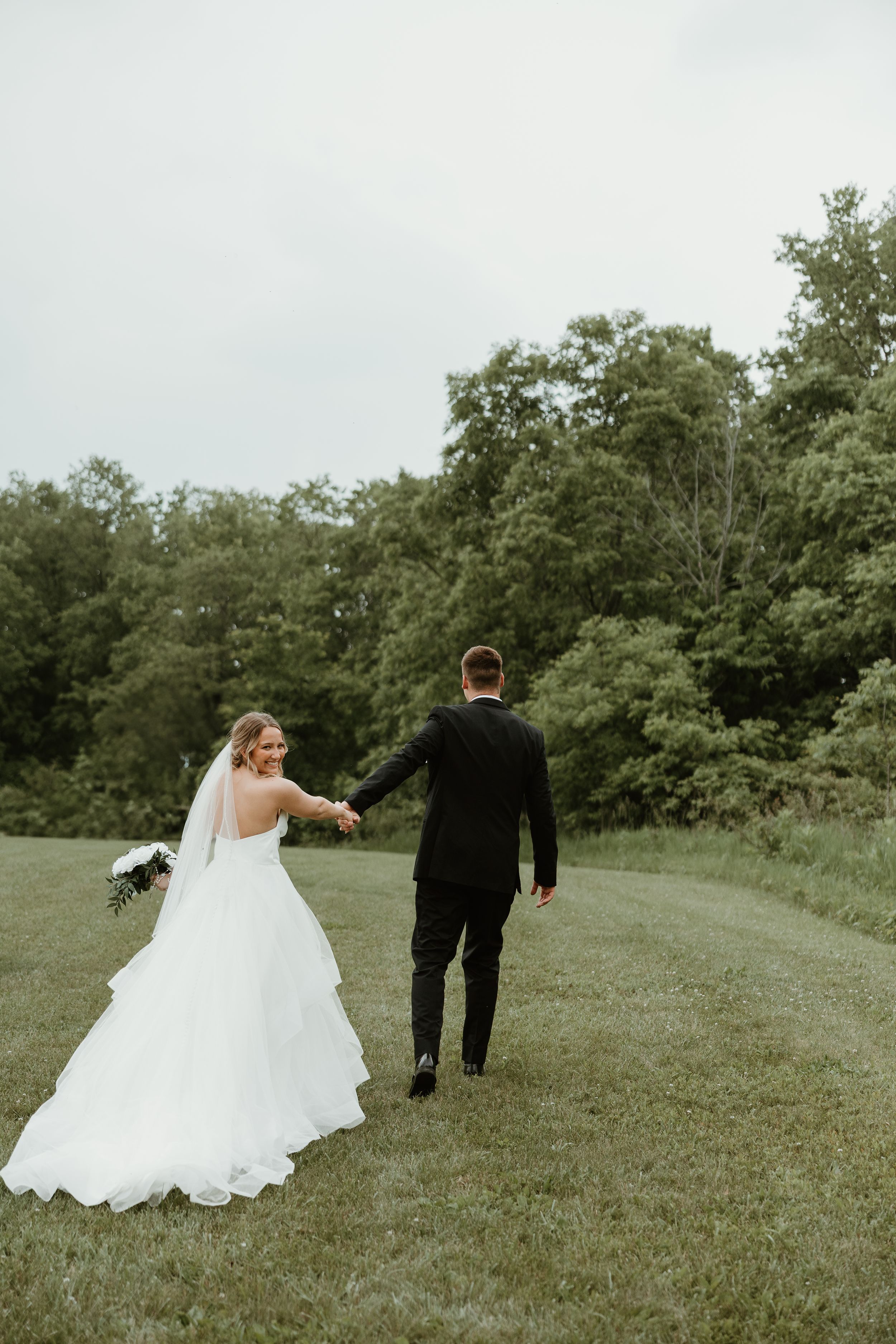 OHIO WEDDING PHOTOGRAPHER Editorial Cinematic Moody natural Earthy wedding photography genuine