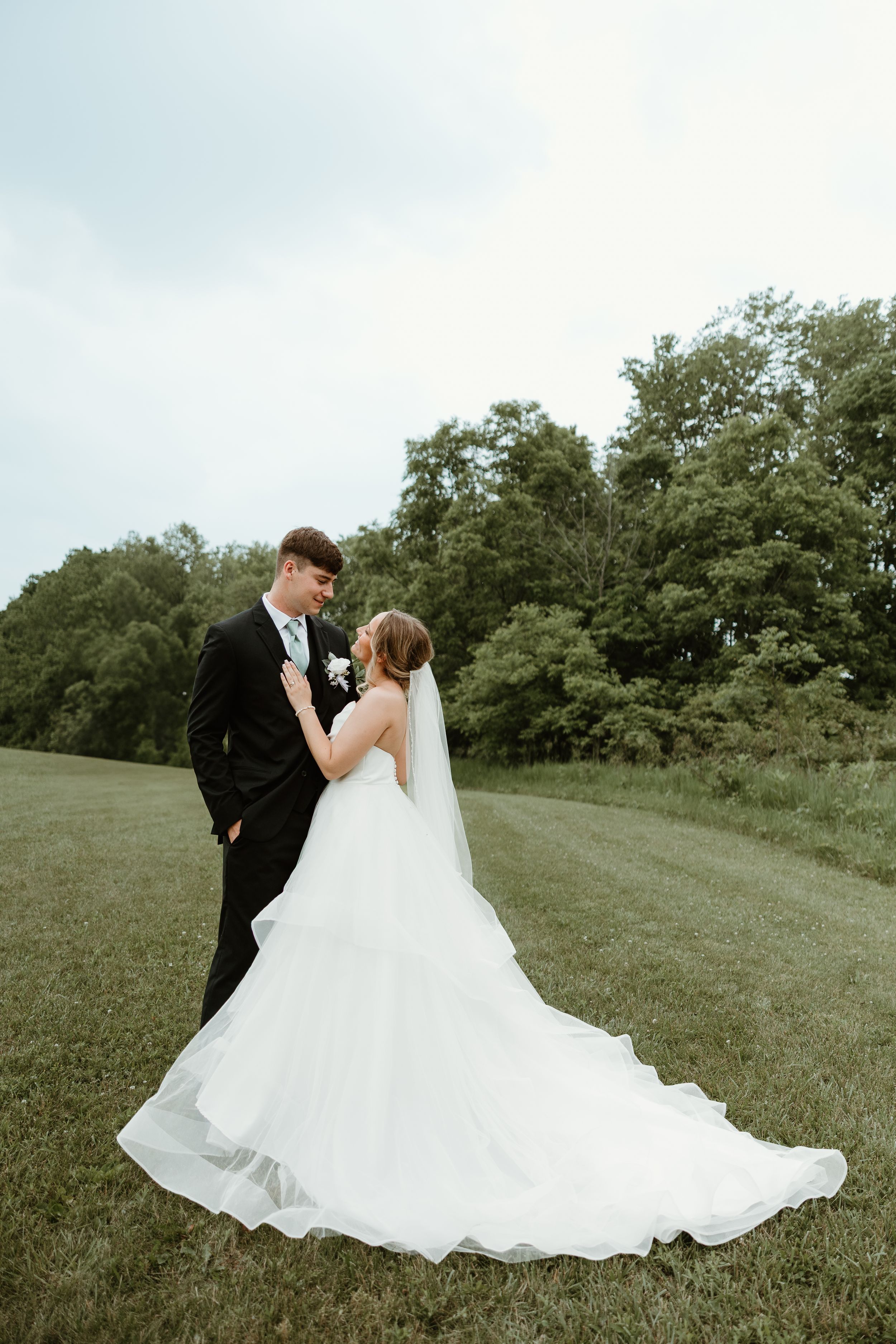 OHIO WEDDING PHOTOGRAPHER Editorial Cinematic Moody natural Earthy wedding photography genuine